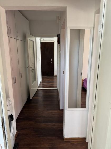 Apartament cu 3 camere semidecomandat în Decebal