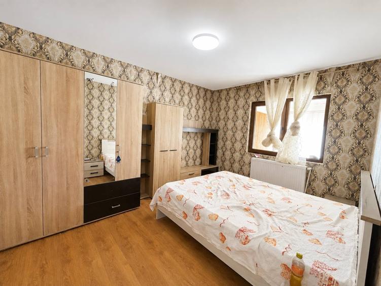 Casă individuală cu 4 camere cu Teren 1330 Mp în Central