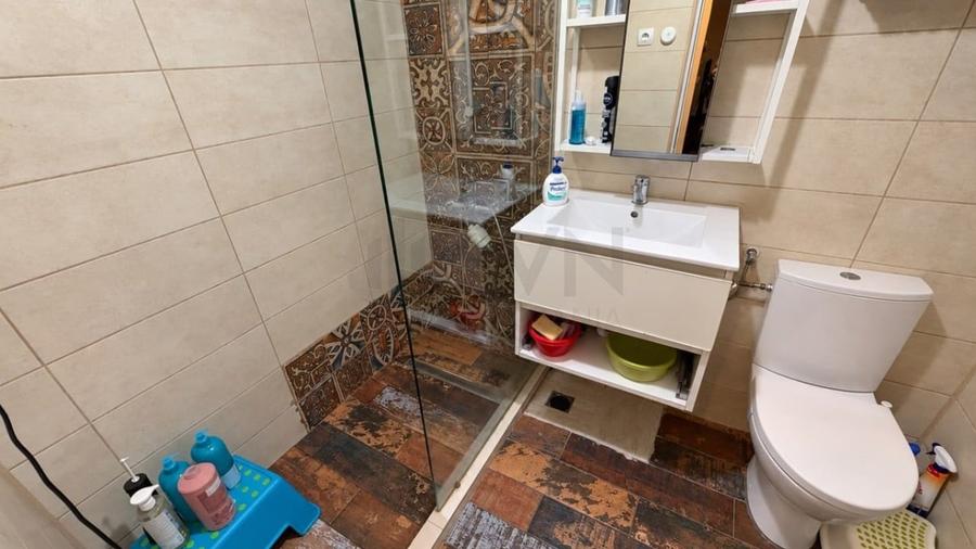 Apartament cu 3 camere semidecomandat, mobilat în Ștefan cel Mare