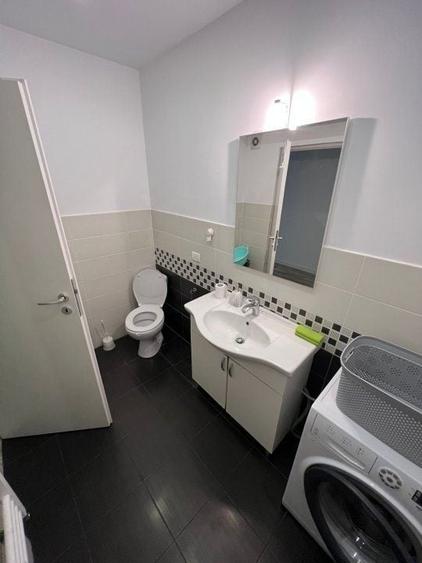 Apartament cu 3 camere semidecomandat, mobilat în Decebal