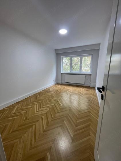 Apartament cu 4 camere decomandat în Republicii