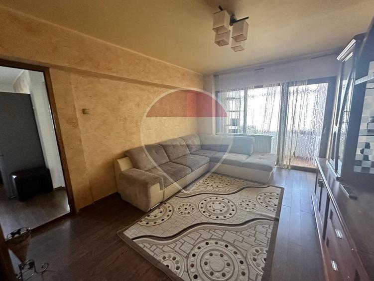 Apartament cu 3 camere, mobilat în Central