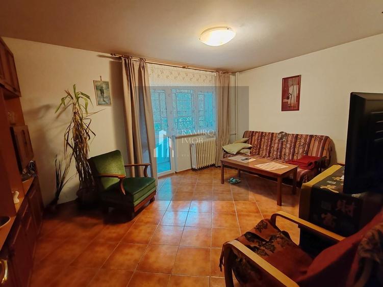 Garsonieră decomandată în P-ța Reșița
