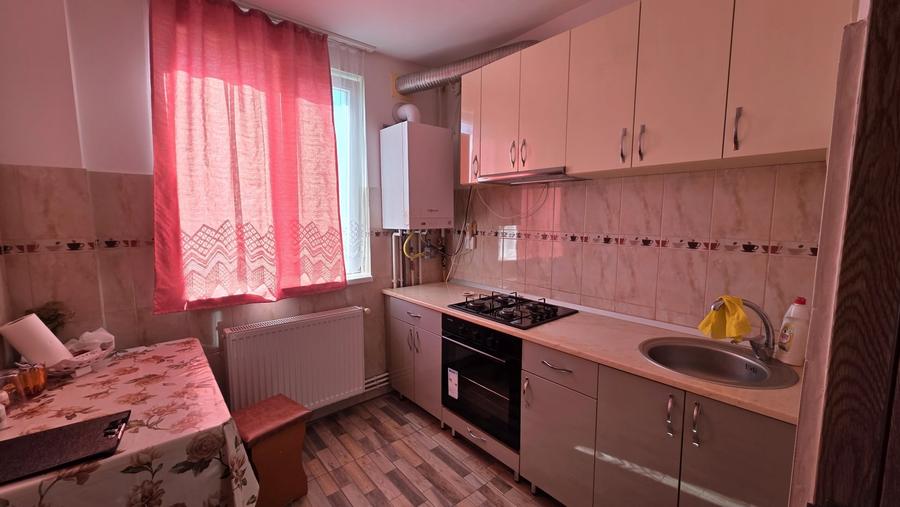 Apartament cu 2 camere decomandat, mobilat în Dâmbovița