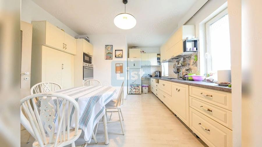 Casă cu 7 camere cu Teren 500 Mp în Gilău
