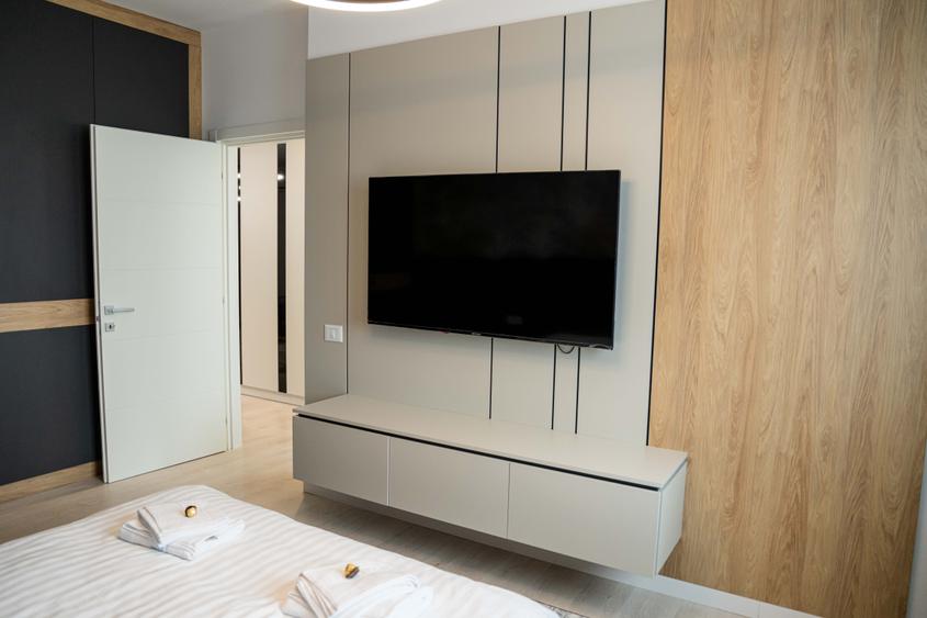 Apartament cu 3 camere decomandat în Exterior Vest