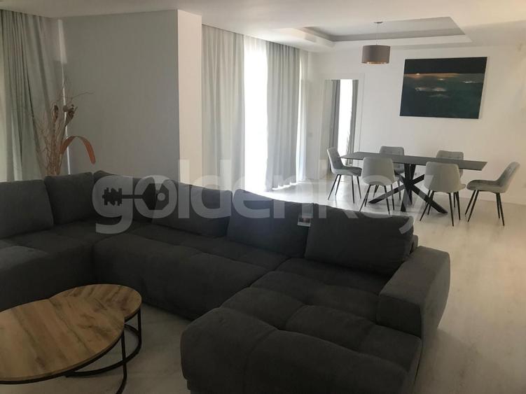 Duplex cu 10 camere cu Canalizare în Pipera