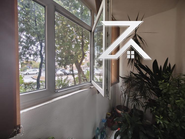 Apartament cu 3 camere decomandat, mobilat în Craiovița Nouă