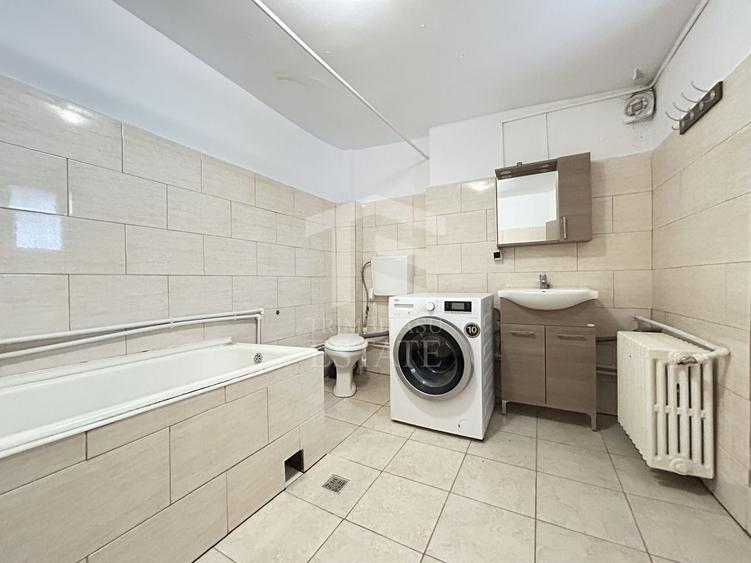 Casă individuală cu 6 camere cu Canalizare în Central