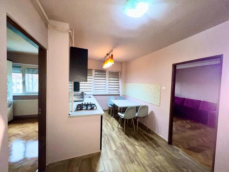 Apartament cu 3 camere semidecomandat în Central