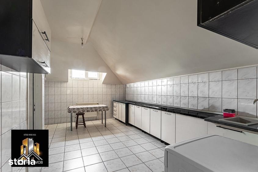 Casă cu 10 camere cu Teren 355 Mp în Bucureștii Noi