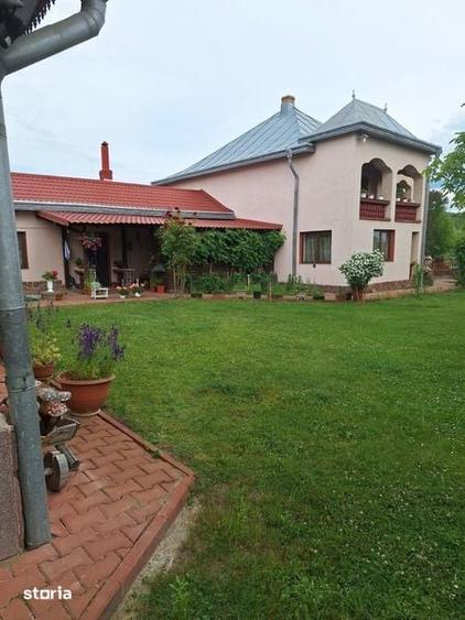Casă cu 4 camere cu Teren 235 Mp în Grănicești