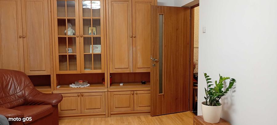 Apartament cu 3 camere decomandat, mobilat în B-dul București
