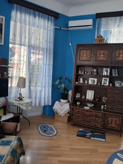 Apartament cu 5 camere semidecomandat, mobilat în Armeneasca