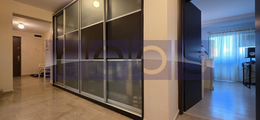 Apartament cu 4 camere decomandat, mobilat în Decebal