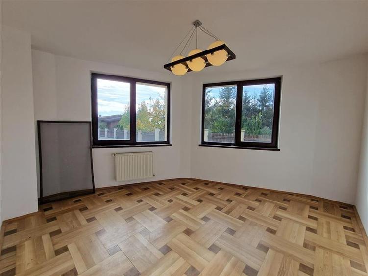 Casă individuală cu 8 camere cu Teren 2756 Mp în Sântandrei