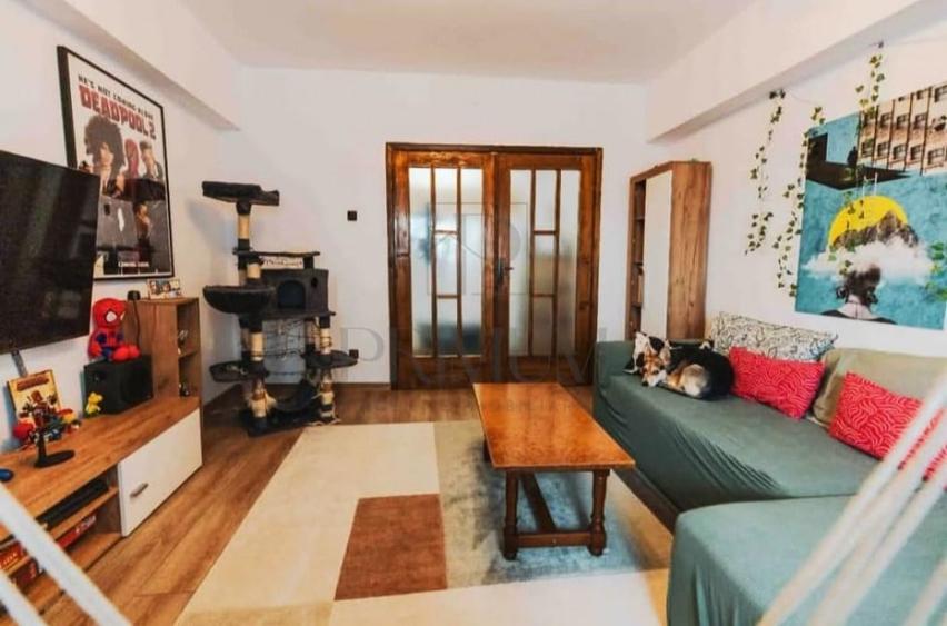 Apartament cu 4 camere decomandat în Central