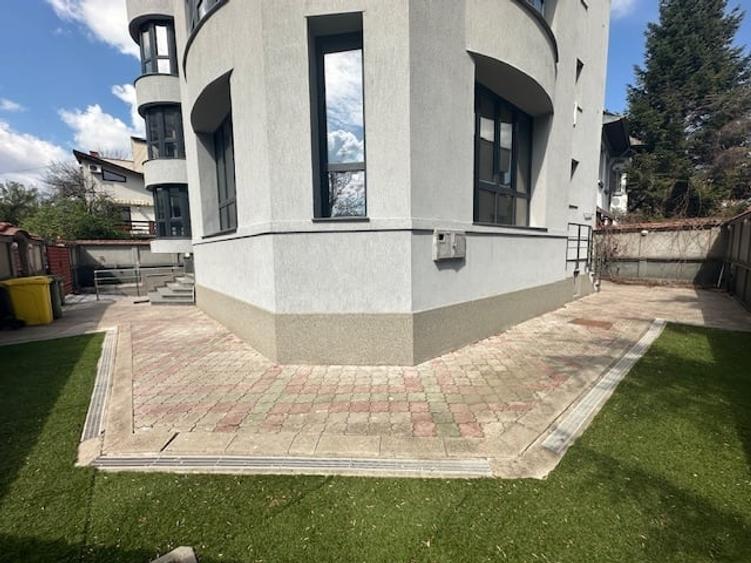 Casă individuală cu 12 camere cu Piscina în Cotroceni