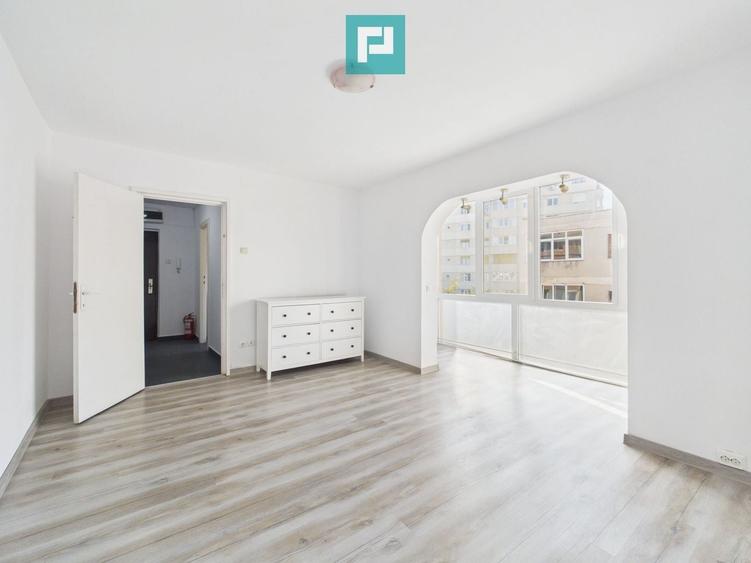 Apartament cu 3 camere, mobilat în Central