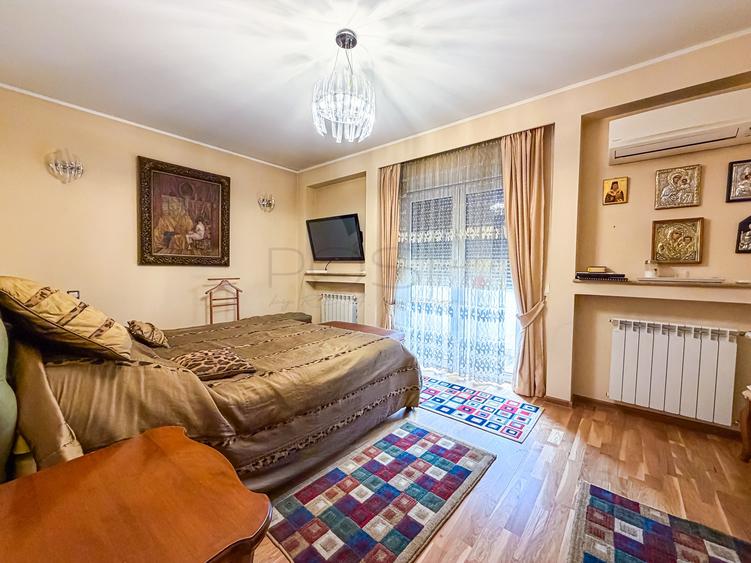 Casă individuală cu 12 camere cu Canalizare în Plevnei