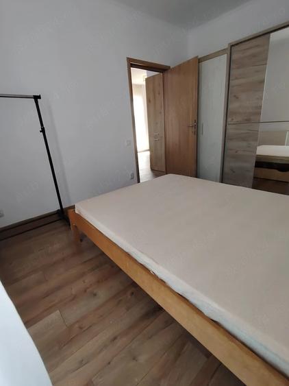 Apartament cu 3 camere semidecomandat în Florești