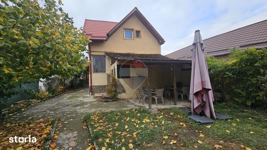Casă cu 5 camere cu Teren 749 Mp în Hălchiu