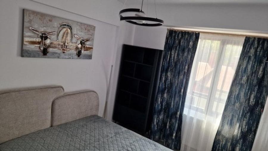 Apartament cu 3 camere decomandat, mobilat în Jiului