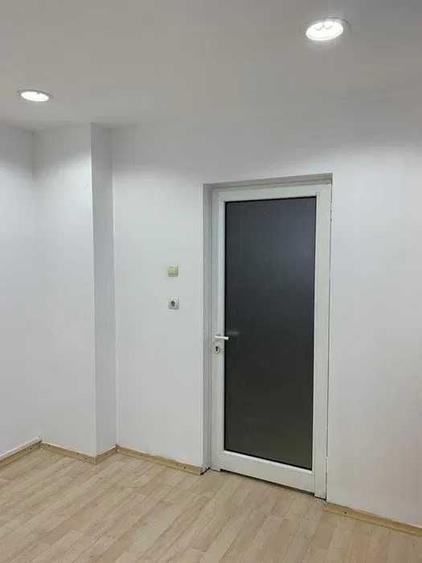 Spațiu comercial, de 12 mp, în Romană