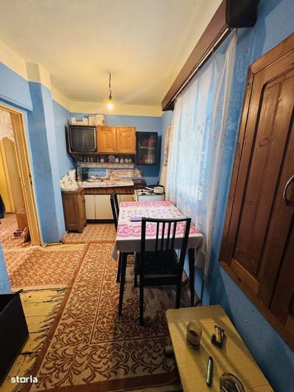 Casă cu 3 camere cu Teren 1200 Mp în Central
