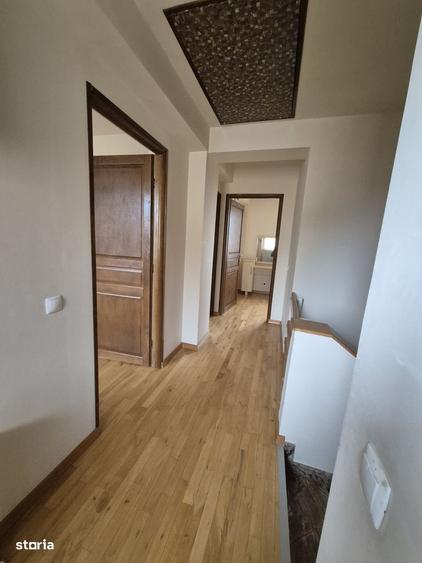 Casă cu 4 camere în Roua
