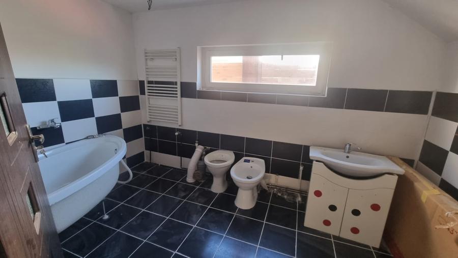 Casă individuală cu 3 camere cu Canalizare în Brestei