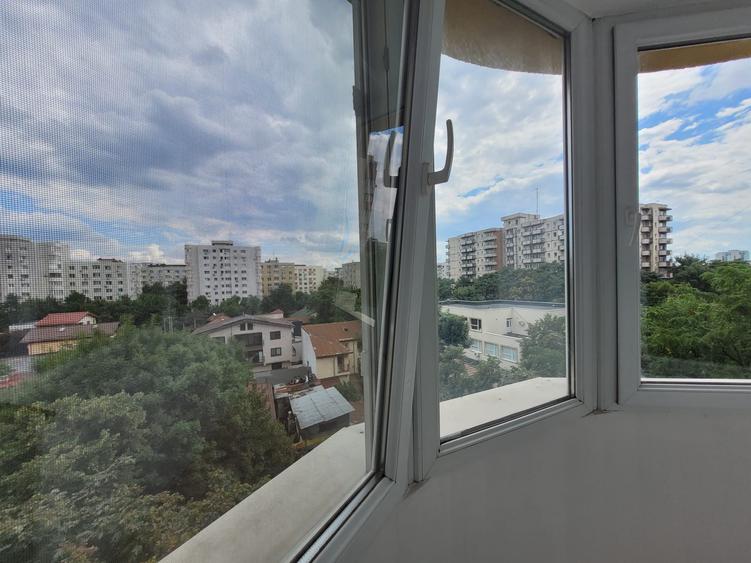 Garsonieră decomandată în Tei