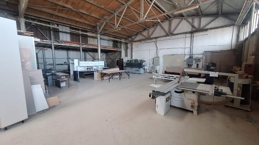Spațiu industrial, de 220 mp, în Ciolpani