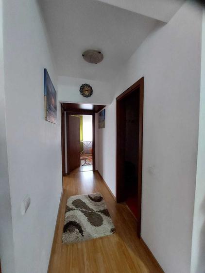 Apartament cu 3 camere decomandat în Florești