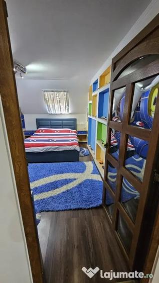 Apartament cu 7 camere decomandat în Central