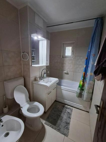 Apartament cu 4 camere decomandat în Micro 21