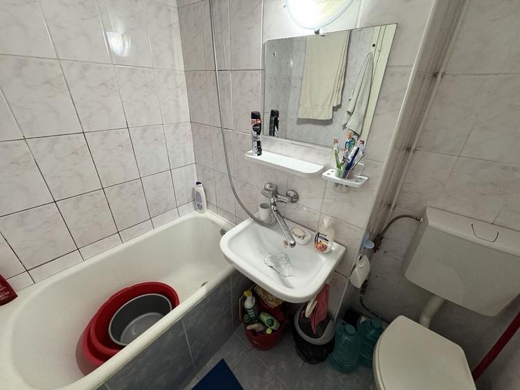 Apartament cu 2 camere nedecomandat în Liteni
