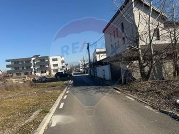Teren Construcții intravilan de 3300 mp, în Odăi