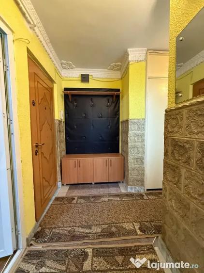 Apartament cu 3 camere decomandat în E3