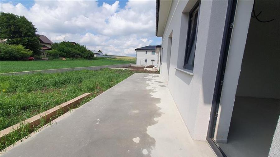 Casă individuală cu 7 camere cu Teren 450 Mp în Moara