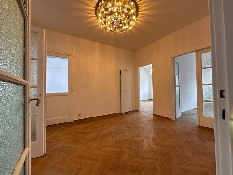 Apartament cu 4 camere decomandat, mobilat în Romană