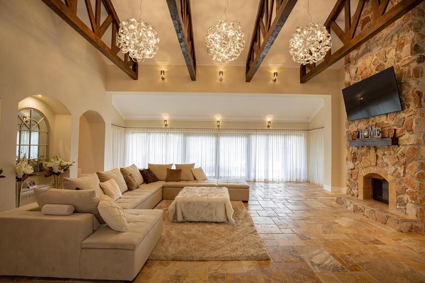 Casă individuală cu 5 camere cu Piscina în Tunari