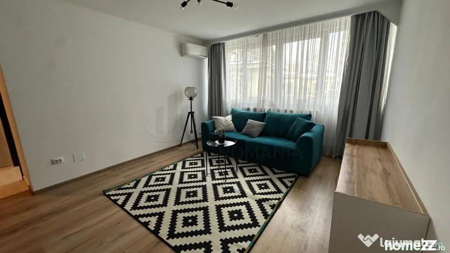 Apartament cu 3 camere semidecomandat în Cișmigiu