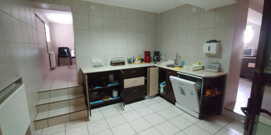 Casă individuală cu 8 camere cu Canalizare în Breaza