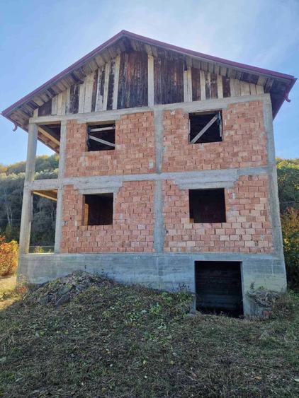 Casă cu 4 camere în Poiana