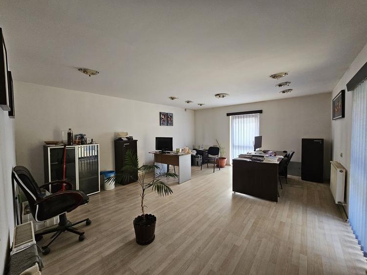 Casă cu 2 camere cu Canalizare în Central