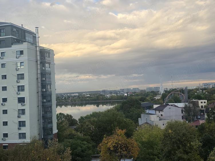 Garsonieră decomandată în Tei