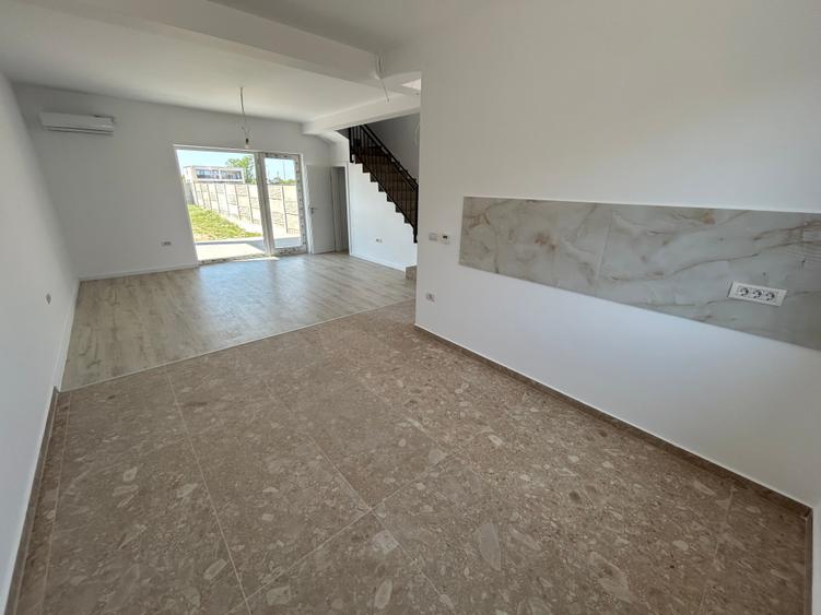 Duplex cu 4 camere cu Teren 252 Mp în Moșnița Veche