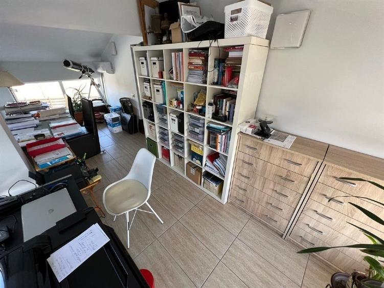 Casă individuală cu 5 camere cu Teren 10000 Mp în Colina