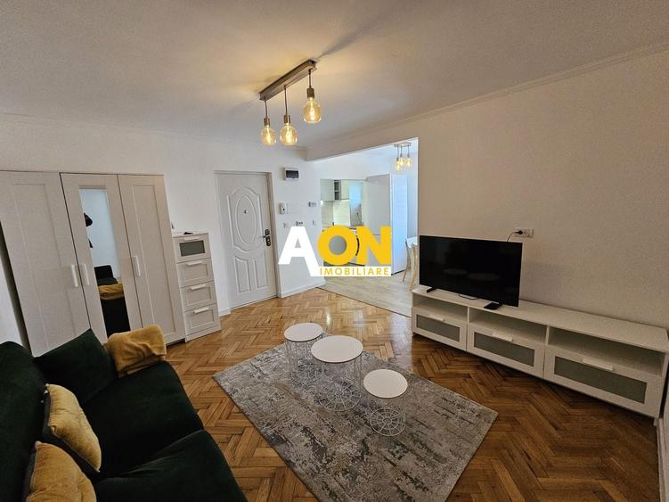 Apartament cu 2 Camere, Etaj Intermediar, Zonă Ultracentrală - 1